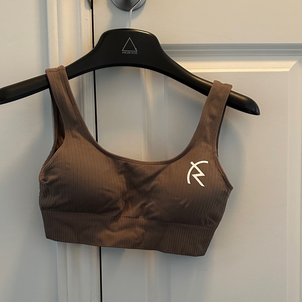 Zoezi Ribbed Scoop Neck Sports Bra
